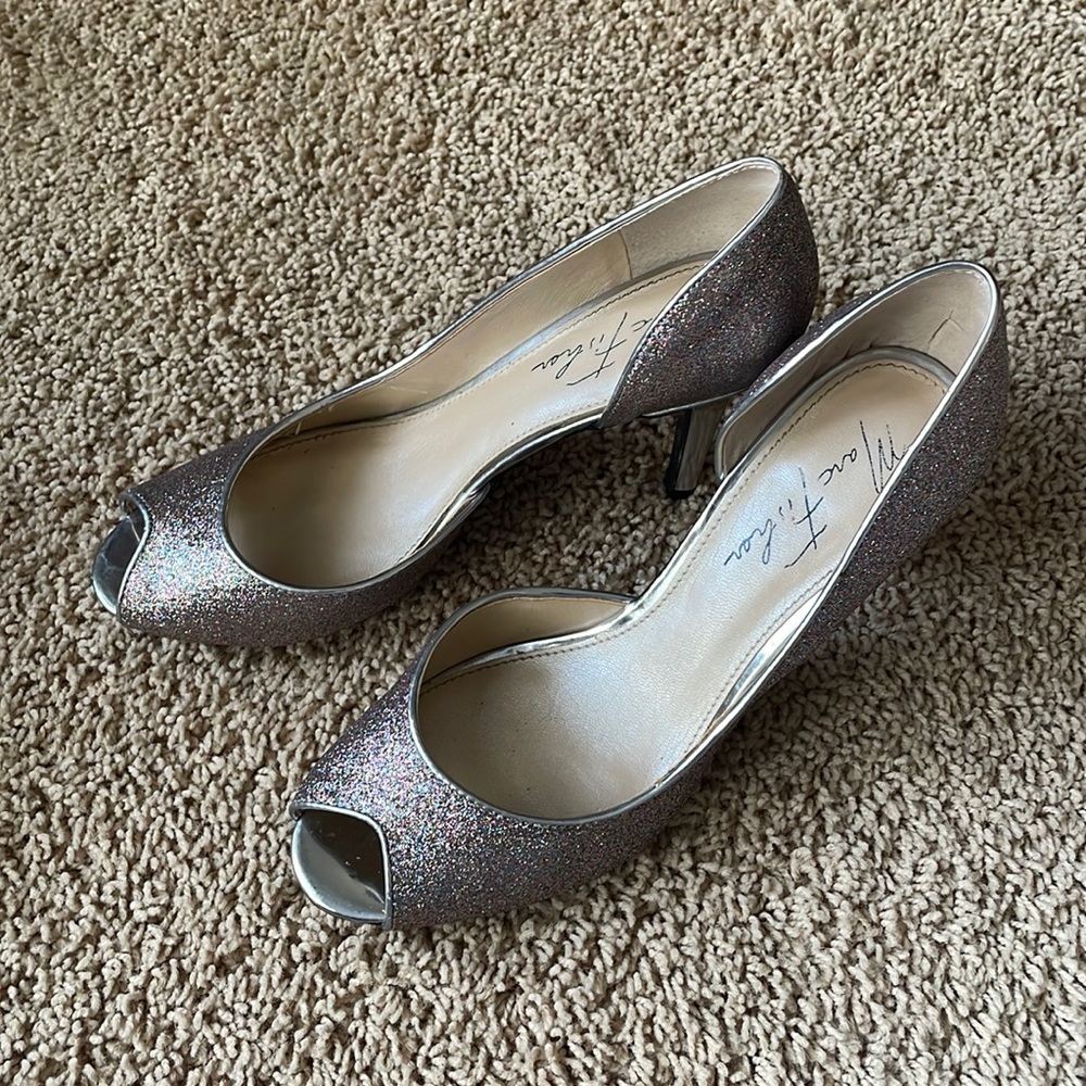 Used Marc Fisher Joey silver multi glitter peep toe 7.5